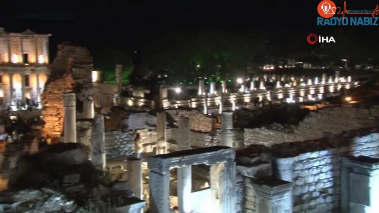 Efes Antik Kenti’nde ‘gece müzeciliği’ lansmanına yoğun katılım