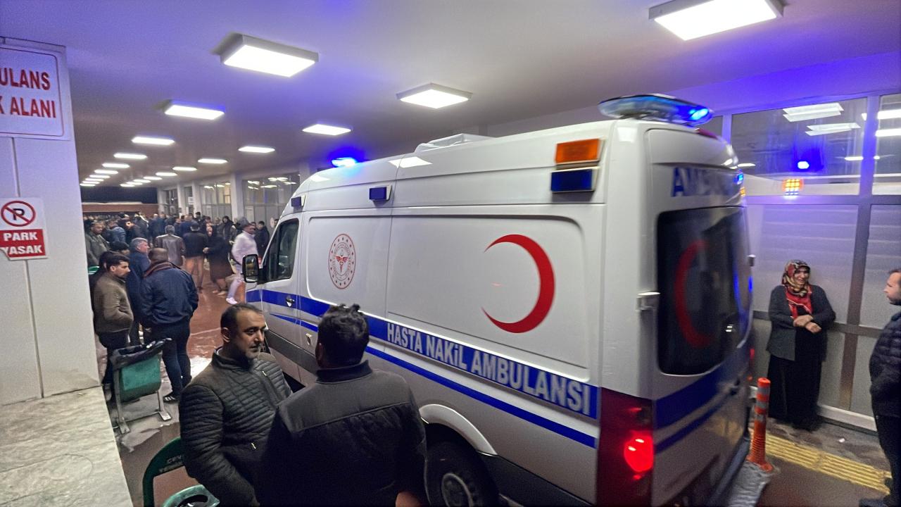 Kurye, sipariş götürdüğü 2 kardeşi bıçakla yaraladı