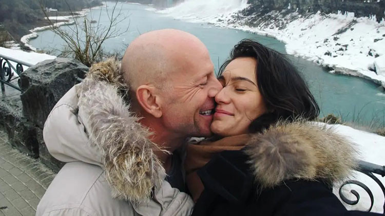 Üç yıldır hem hasta kocasına bakıyor hem iki kızını büyütüyor… Gözyaşlarıyla konuştu: Ne yaşadığımızı bilmeden bana berbat kelam söylüyorsunuz