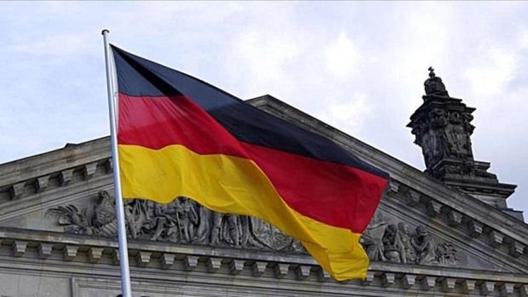 Araştırma: Almanya’da her 5 şahıstan biri ülkeden göç etmeyi düşünüyor