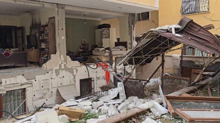 Ataşehir’de doğal gaz patlaması: Ortalık savaş alanına döndü