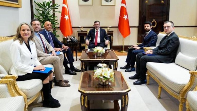 Cumhurbaşkanı Yardımcısı Cevdet Yılmaz, ABD Büyükelçisi Barrack’ı kabul etti