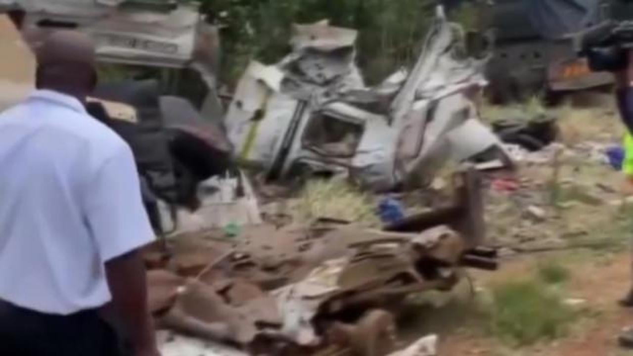 Güney Afrika’da okul servisi kamyonla çarpıştı: 14 öğrenci öldü