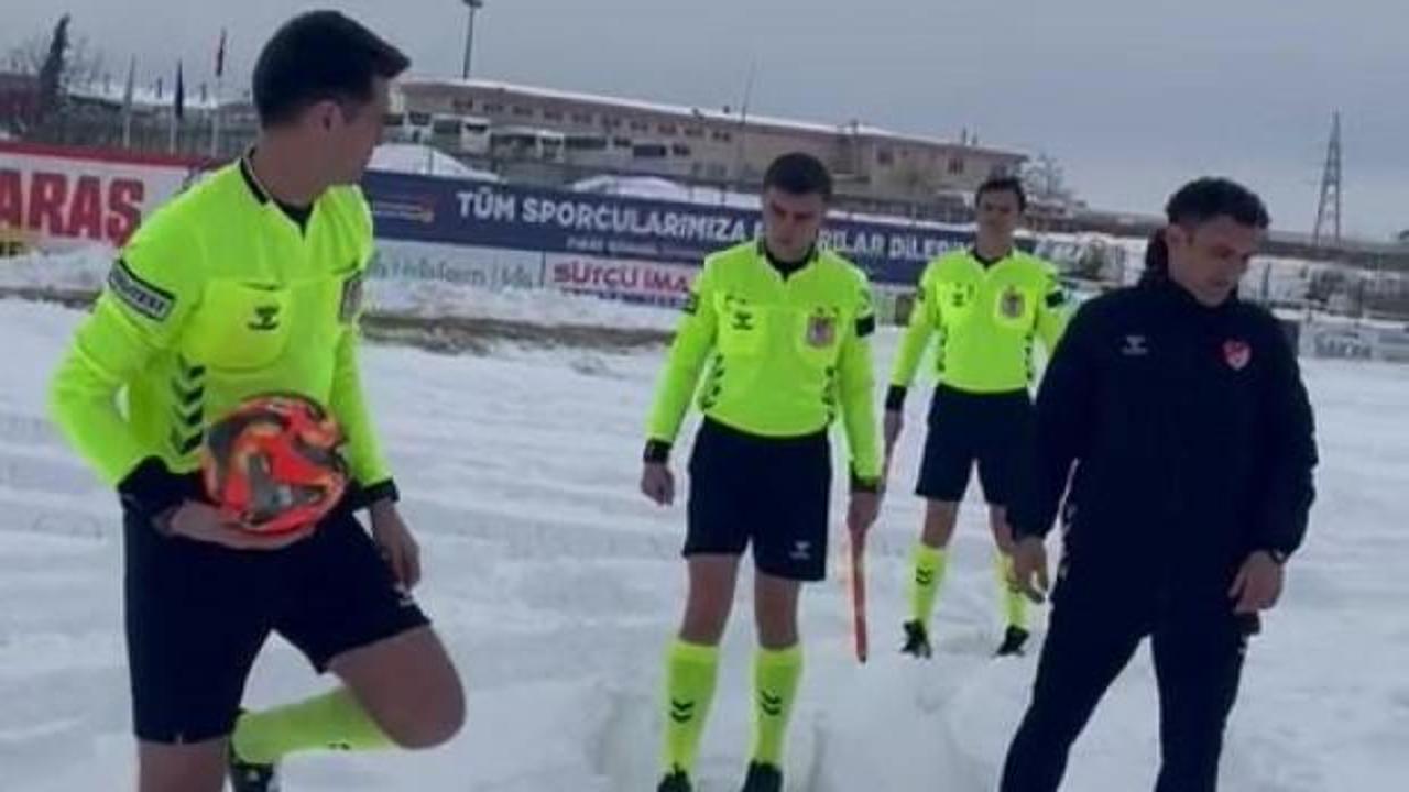 Maça kar engeli! Stadyum karla kaplandı: Müsabaka ertelendi