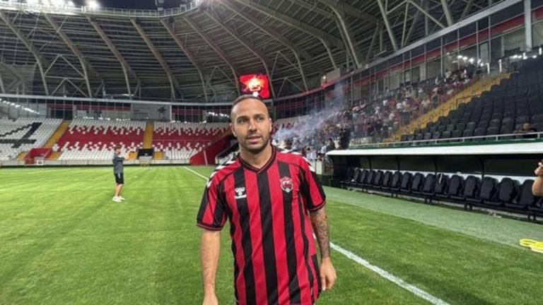 Süper Lig’de 2 şampiyonluk yaşamıştı: Efsane futbolcu 2. Lig grubuna transfer oldu