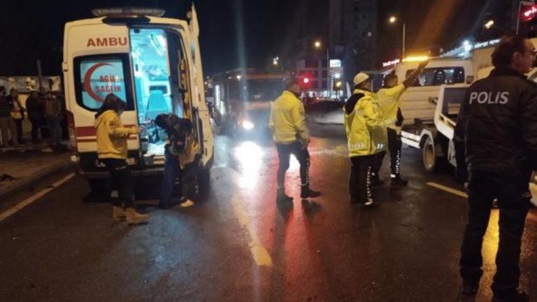 Ümraniye’de trafik kazası: 2’si ağır 3 yaralı