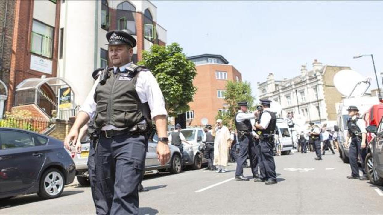 İngiltere’de cami çıkışı bıçaklanan 3 bireyden biri öldü