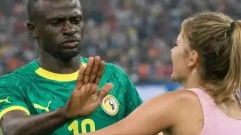 Kıyafeti sebebiyle Mane’ye sarılamamıştı: Müslüman yıldız taraftarın gönlünü aldı