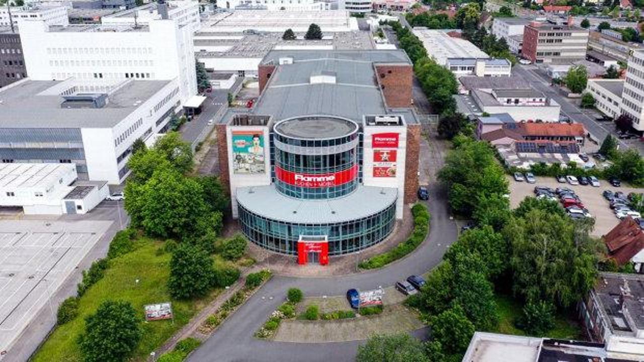 Veda konuşması hayrete düşürdü: 97 yıllık mobilya firması çekiliyor!