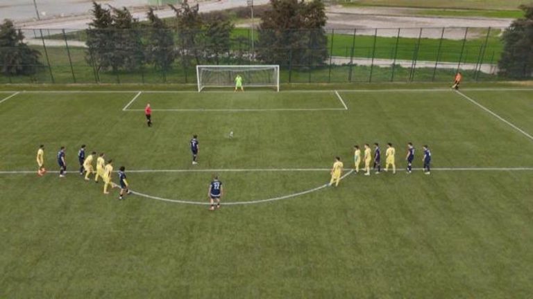 Maç iki saniye sürdü! Tek penaltı için 226 kilometre yol gittiler