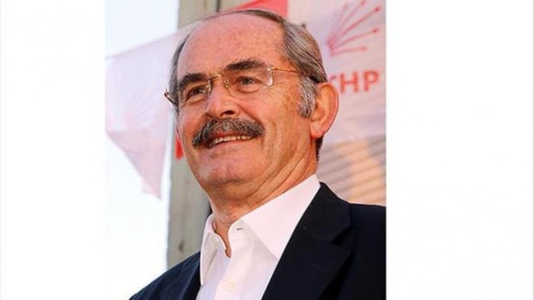 CHP’nin gündeminden habersiz en düzgün bildiği işe devam: Özgür Özel’in heykelini yaptı