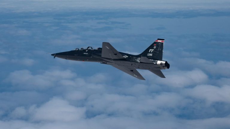 ABD’de askeri eğitim uçağı yere çakıldı: 2 pilot sağ!