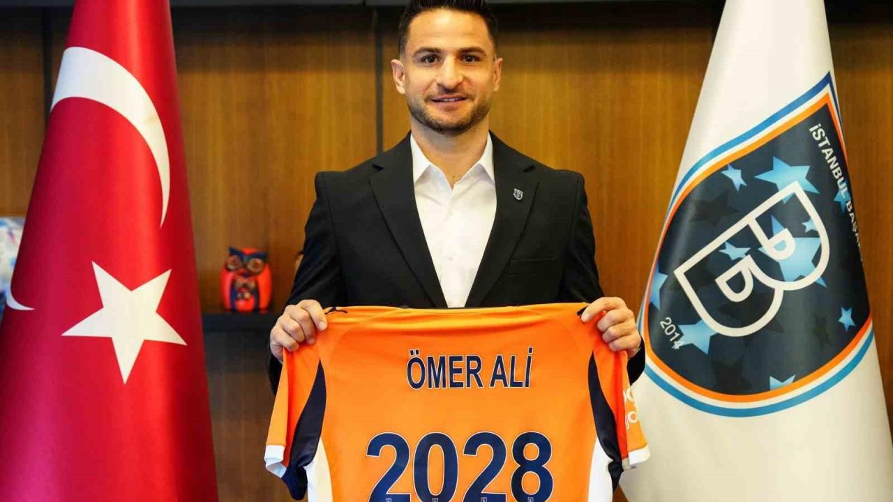 Başakşehir’de birinci imza! Kaptanla mukavele imzalandı